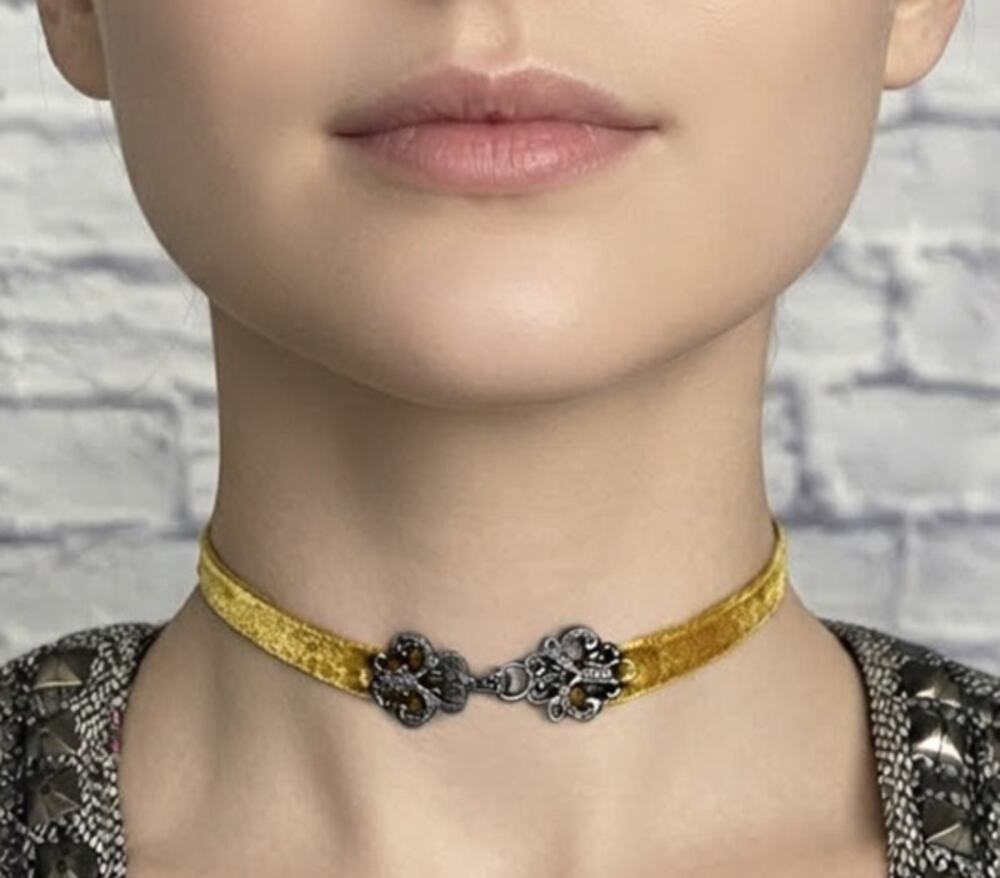 Handmade Victorian Style Velvet Choker with Filigree Cloak Clasp Centerpiece
